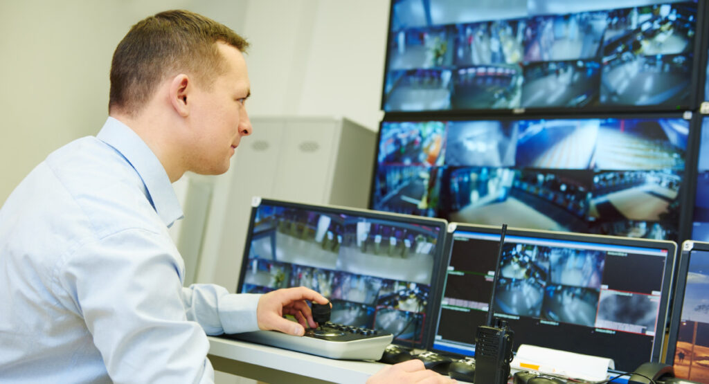 Top 5 features of an outstanding security guard management system